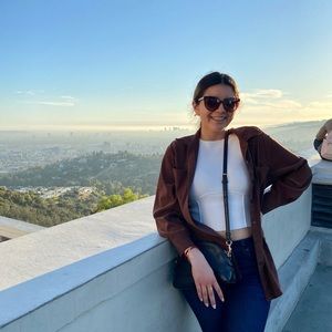 Meet your Posher, Dania